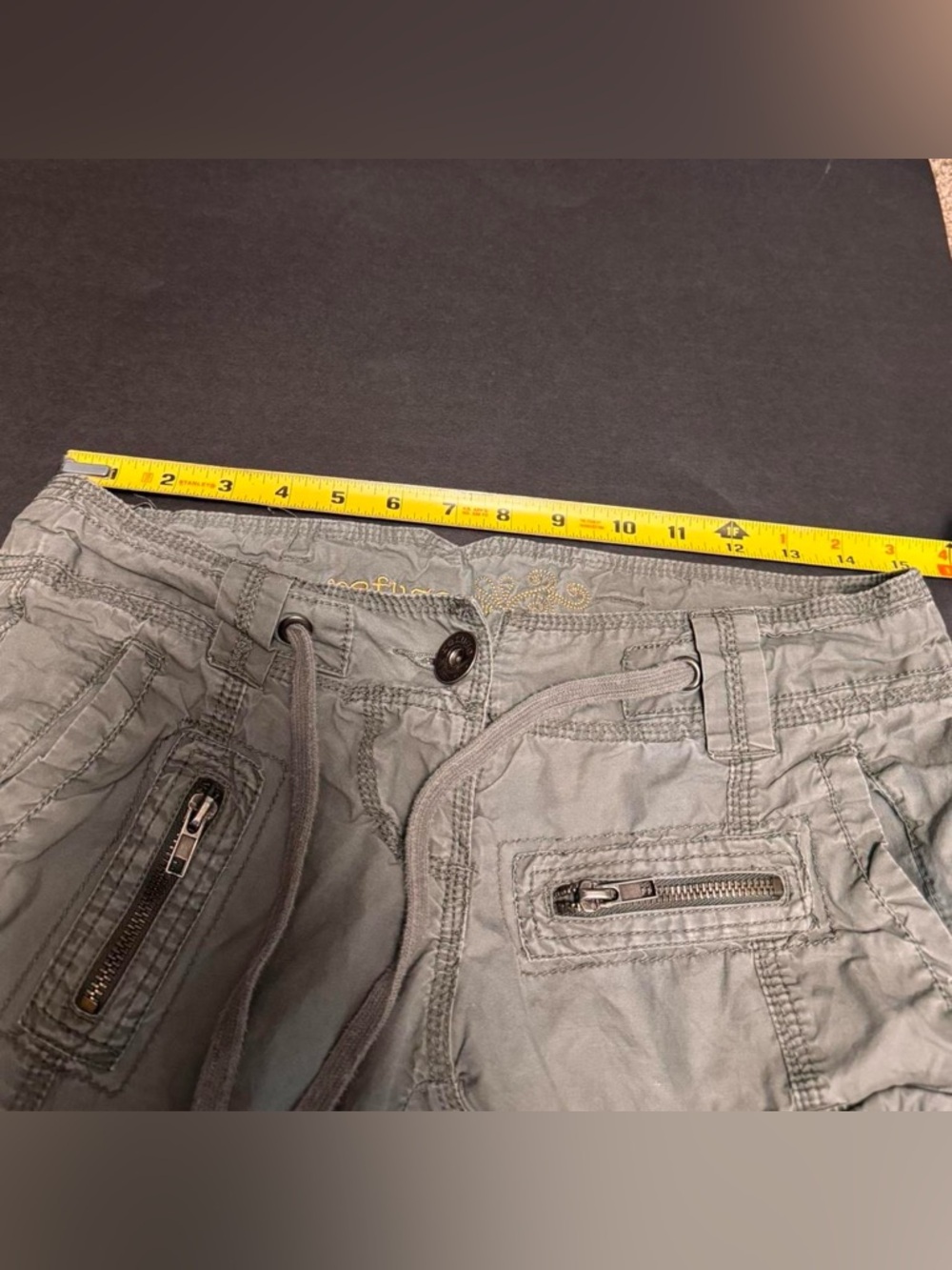 ❌SOLD❌ Vintage Y2K ultra low rise Capri cargo Shorts - Picture 4 of 6